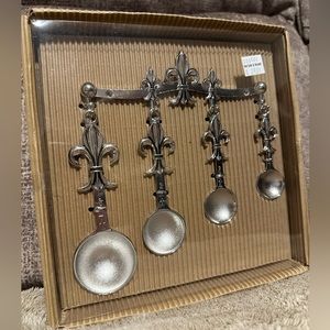 Decorative measuring spoons with hanger - NWT